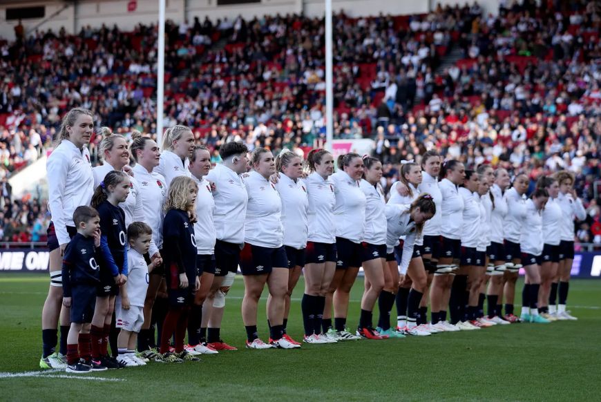 the english women's rugy team stand in a line